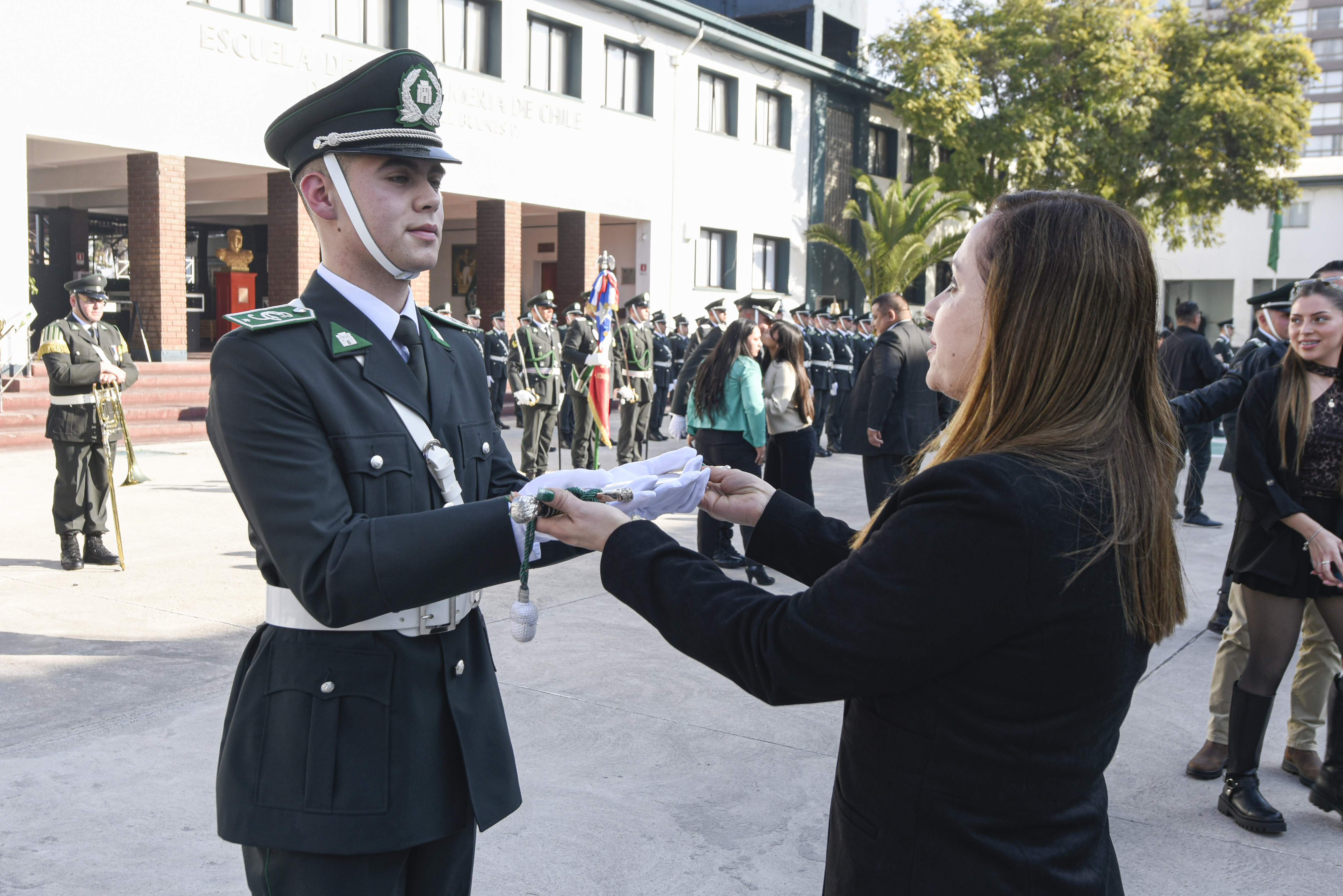 Alumnos realizando ceremonias